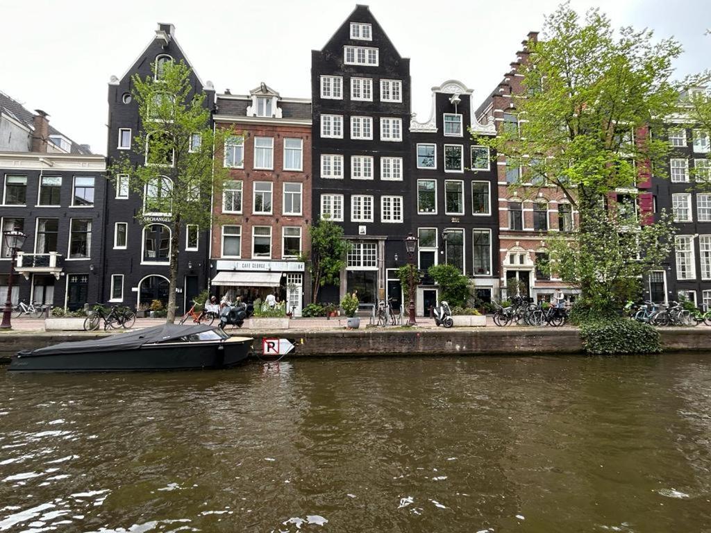 Wheelhouse Euphrate Houseboat Bed and Breakfast Diemerbrug Eksteriør billede