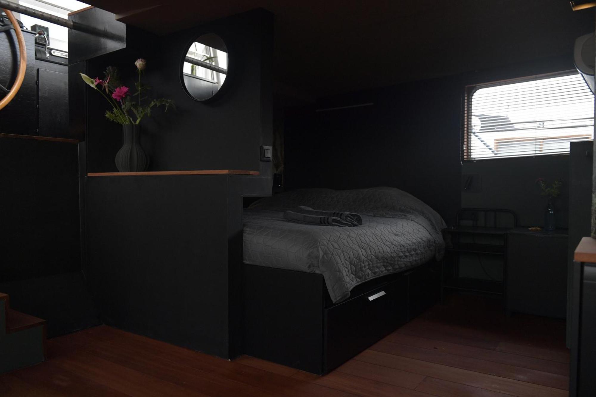 Wheelhouse Euphrate Houseboat Bed and Breakfast Diemerbrug Eksteriør billede